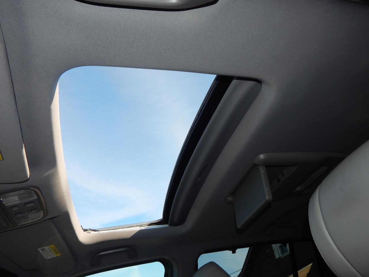 Honda Pilot 2WD 4dr Touring w/RES & Navi 2013