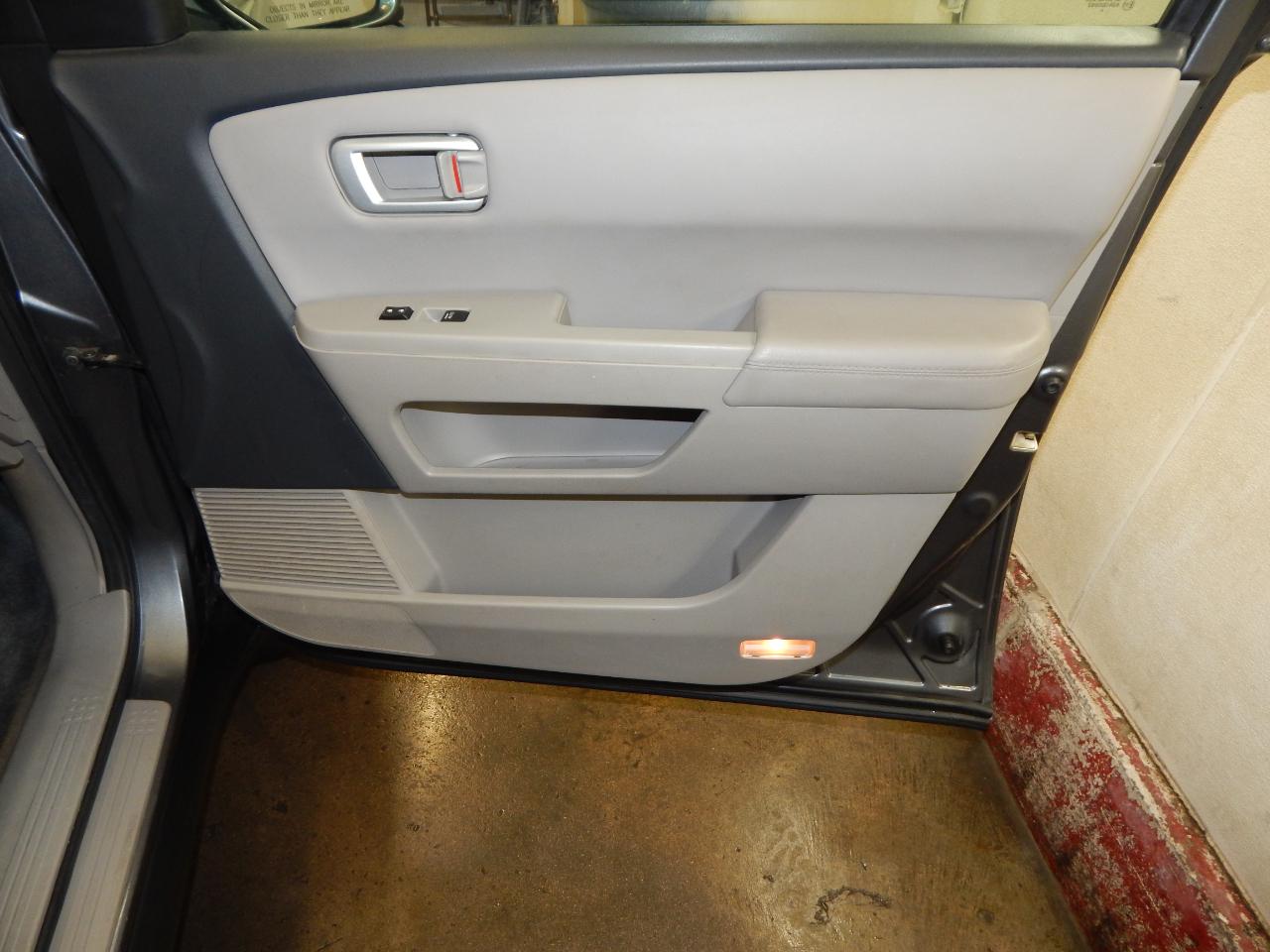 Honda Pilot 2WD 4dr Touring w/RES & Navi 2013