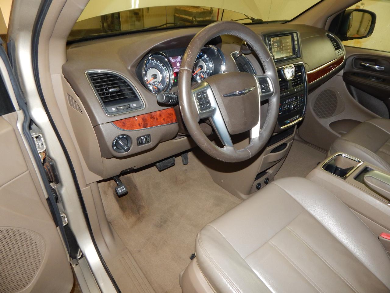 Chrysler Town & Country 4dr Wgn Touring 2013