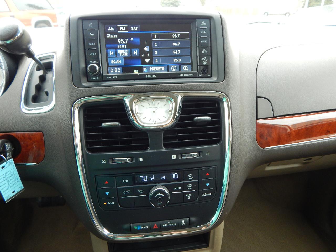 Chrysler Town & Country 4dr Wgn Touring 2013