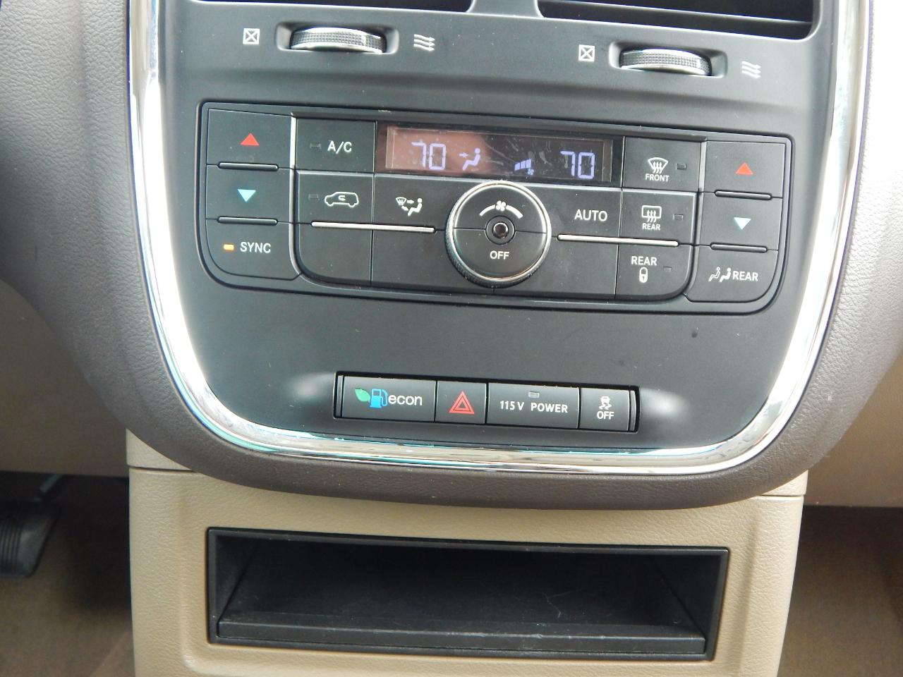 Chrysler Town & Country 4dr Wgn Touring 2013