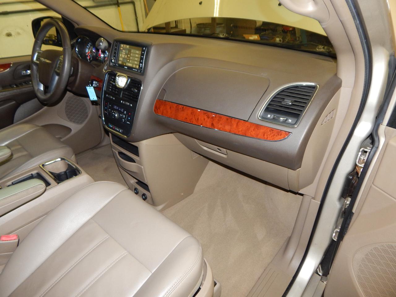 Chrysler Town & Country 4dr Wgn Touring 2013