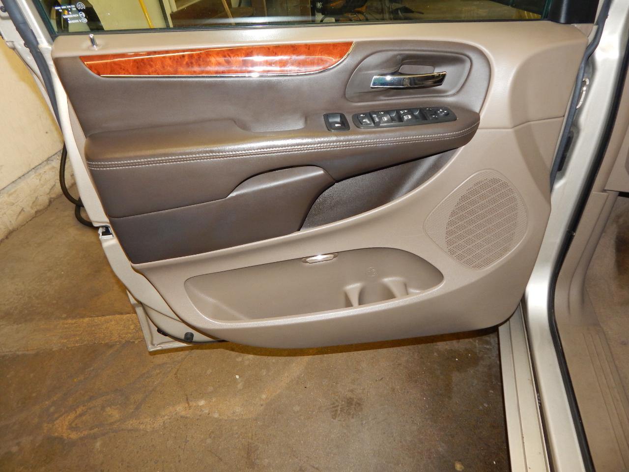 Chrysler Town & Country 4dr Wgn Touring 2013