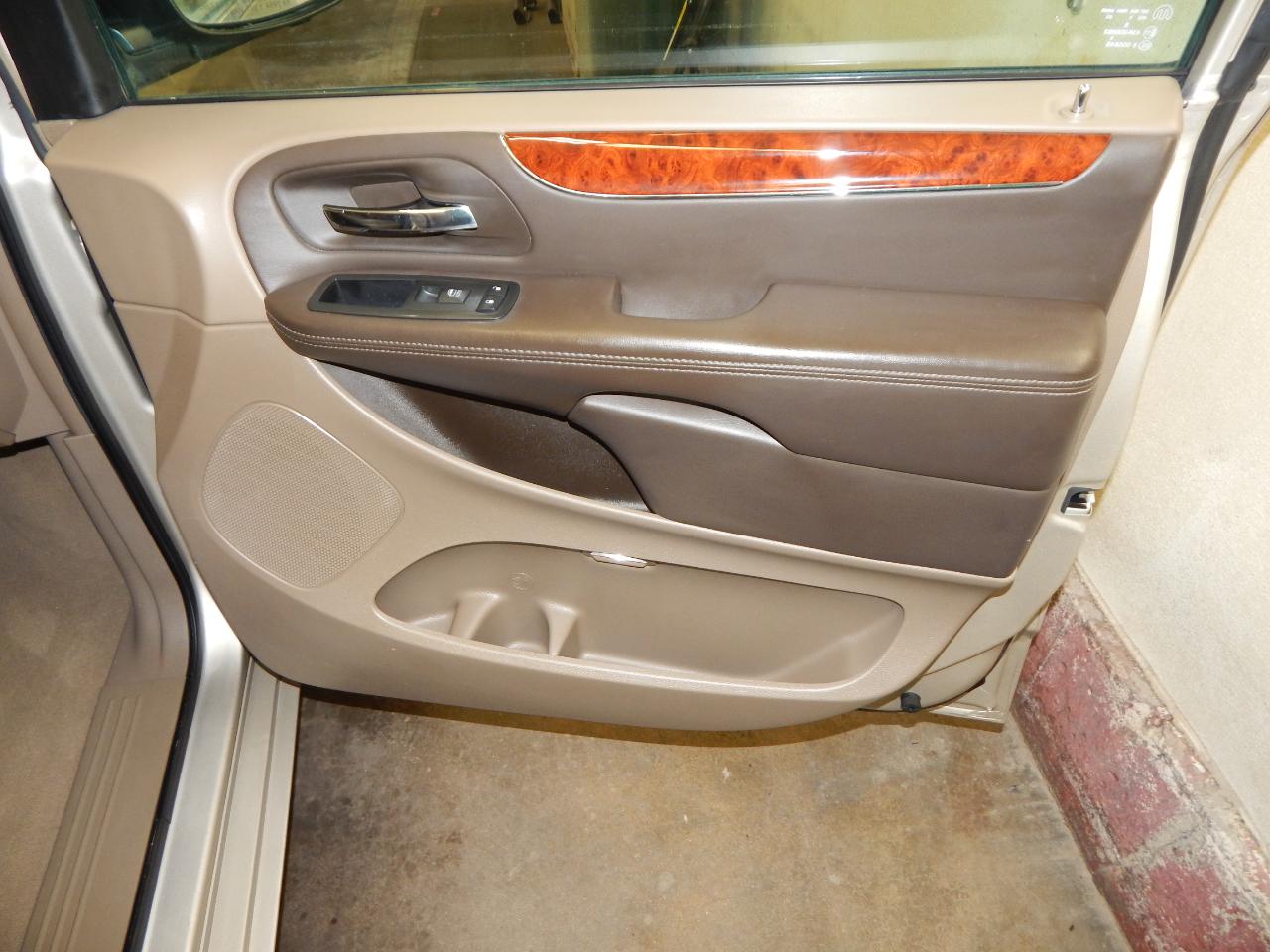 Chrysler Town & Country 4dr Wgn Touring 2013