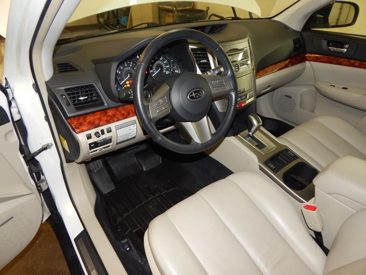 Subaru Outback 4dr Wgn H6 Auto 3.6R Limited Pwr Moon 2011