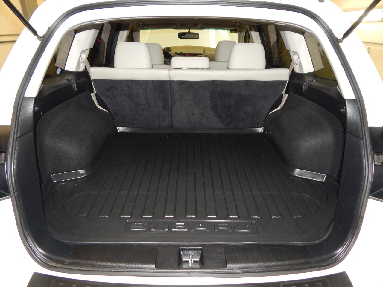 Subaru Outback 4dr Wgn H6 Auto 3.6R Limited Pwr Moon 2011