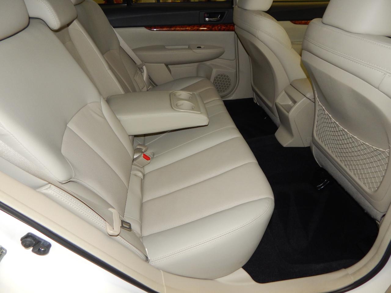 Subaru Outback 4dr Wgn H6 Auto 3.6R Limited Pwr Moon 2011