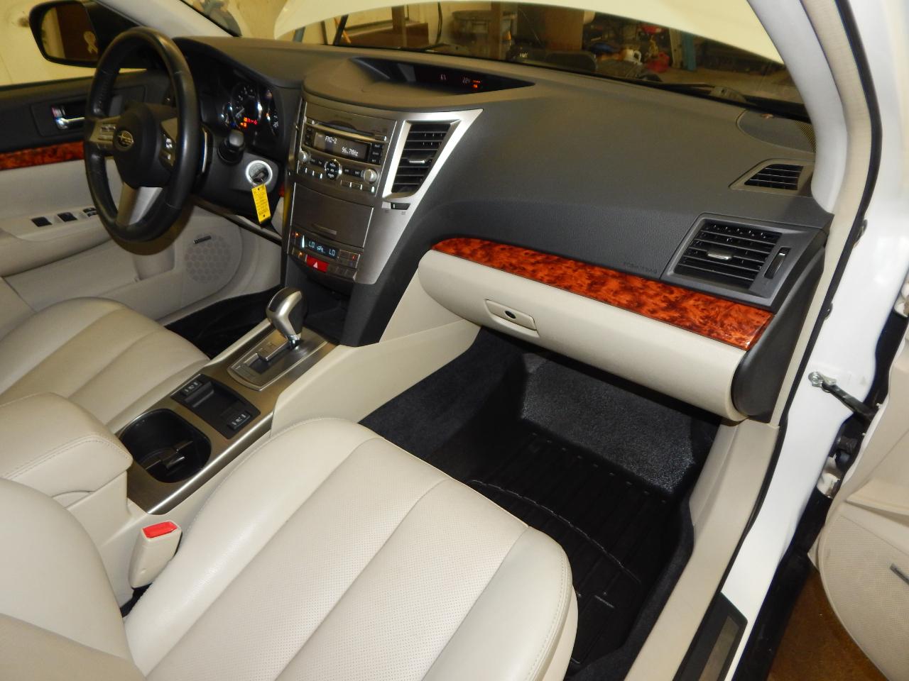 Subaru Outback 4dr Wgn H6 Auto 3.6R Limited Pwr Moon 2011