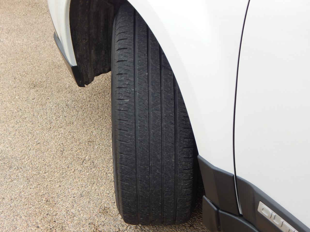 Subaru Outback 4dr Wgn H6 Auto 3.6R Limited Pwr Moon 2011