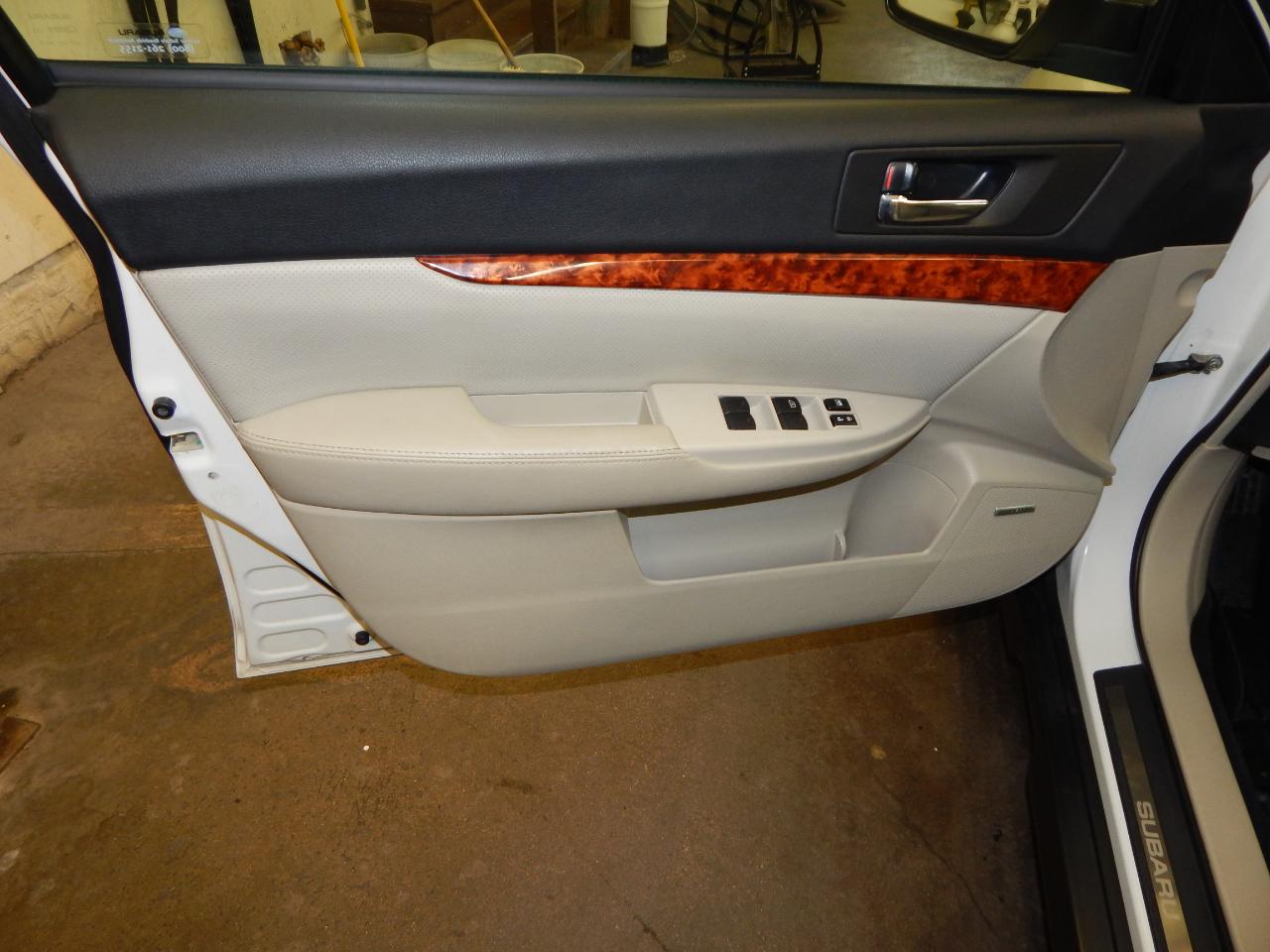 Subaru Outback 4dr Wgn H6 Auto 3.6R Limited Pwr Moon 2011