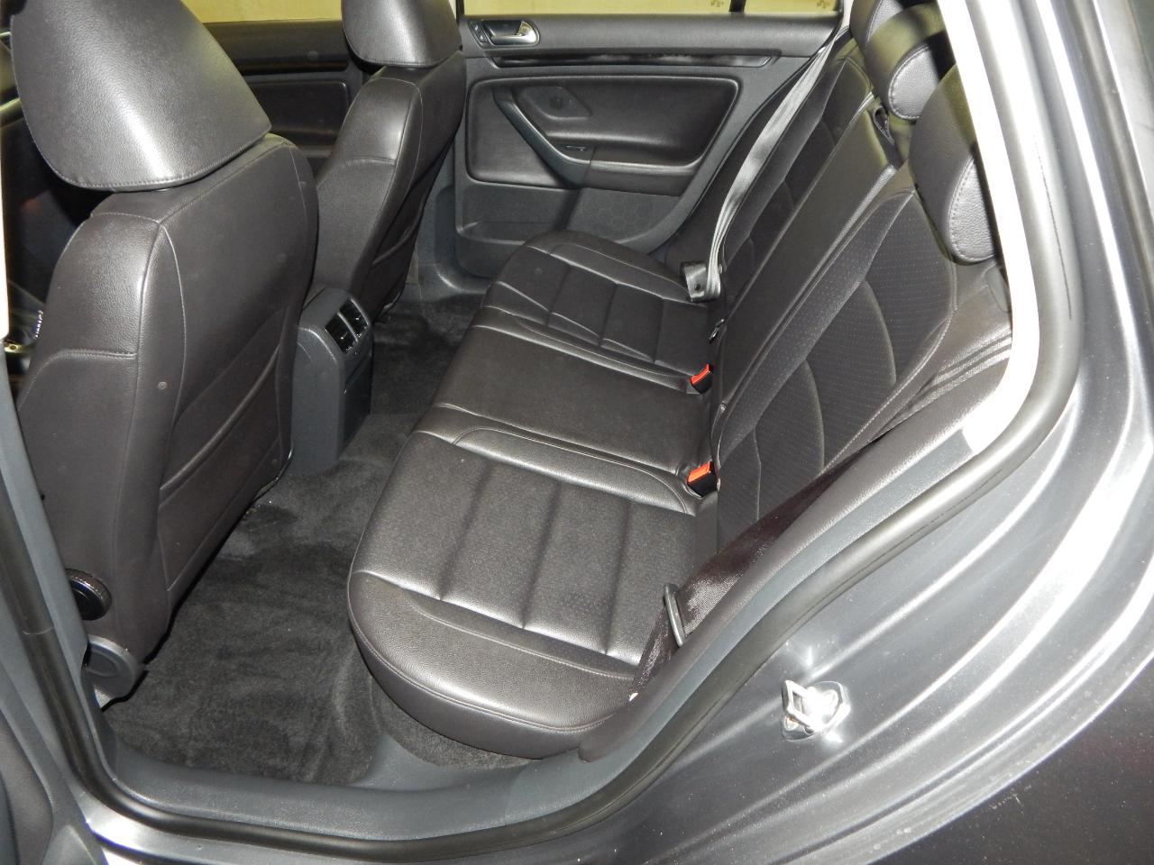 Volkswagen Jetta SportWagen 4dr DSG TDI 2011