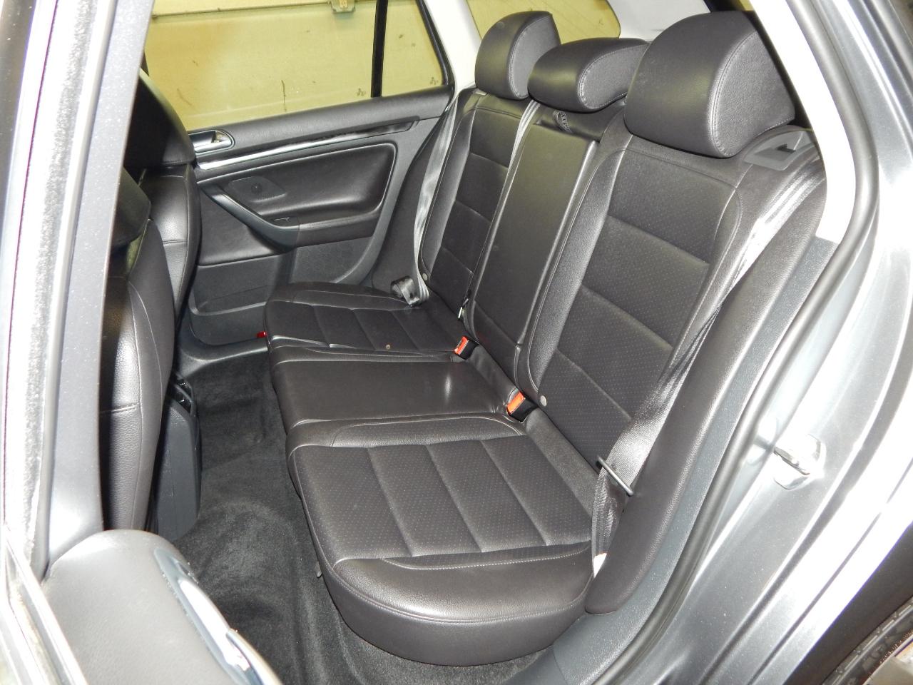 Volkswagen Jetta SportWagen 4dr DSG TDI 2011