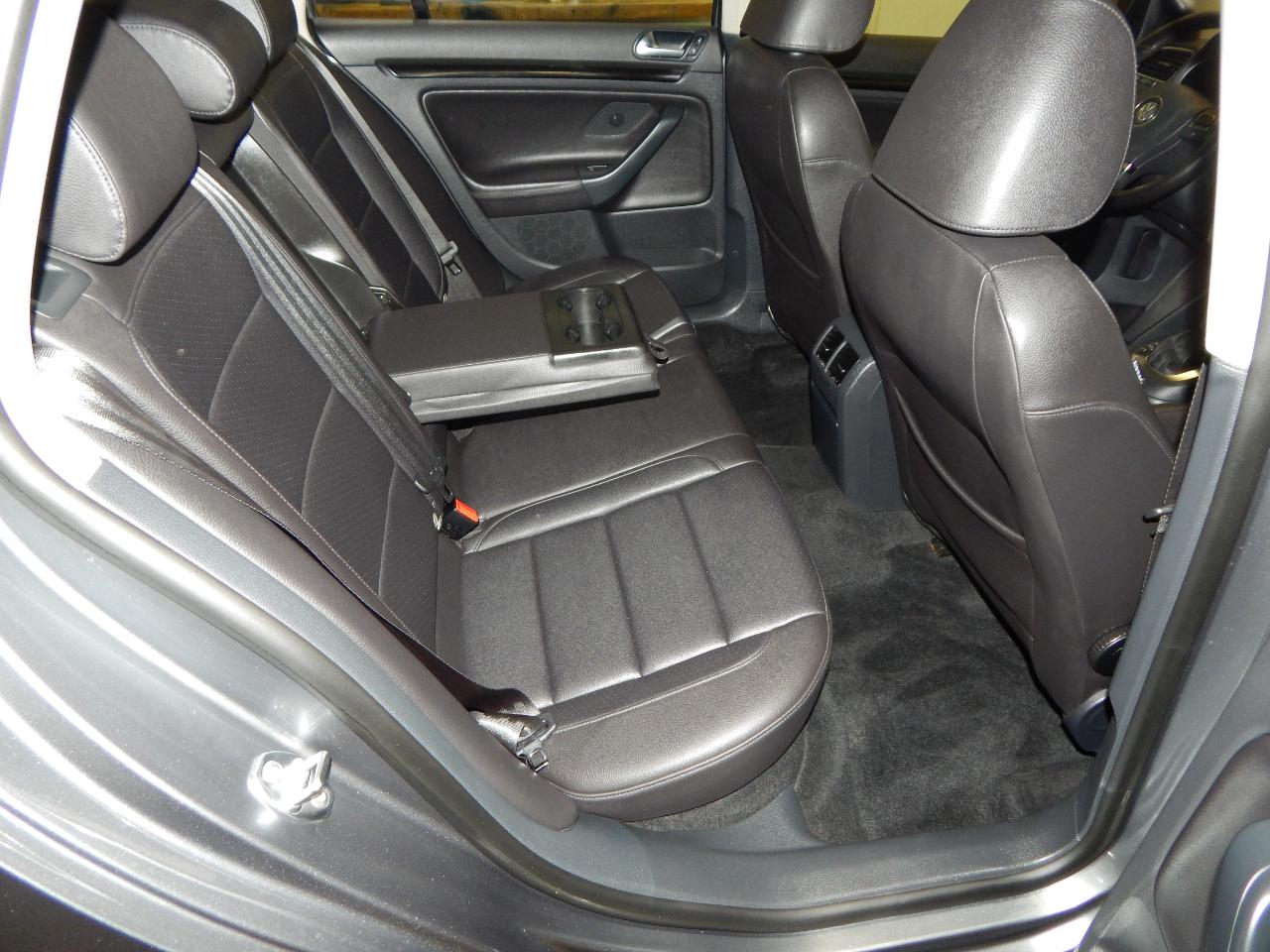 Volkswagen Jetta SportWagen 4dr DSG TDI 2011