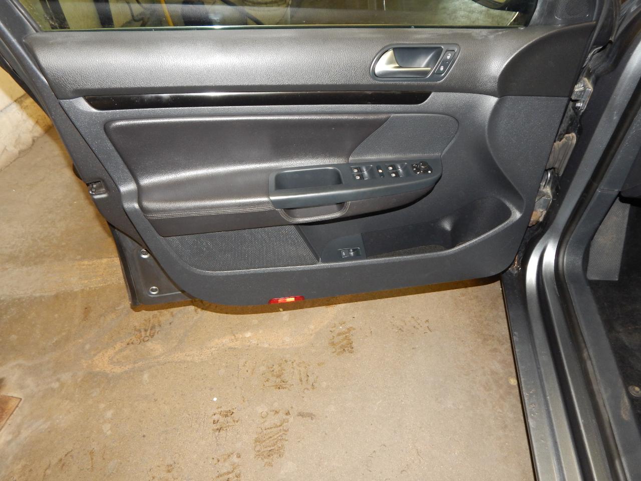 Volkswagen Jetta SportWagen 4dr DSG TDI 2011