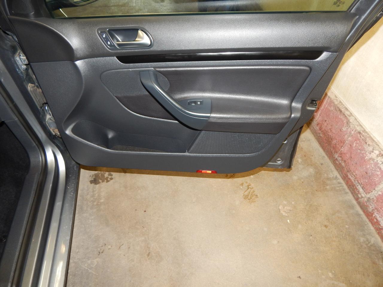 Volkswagen Jetta SportWagen 4dr DSG TDI 2011