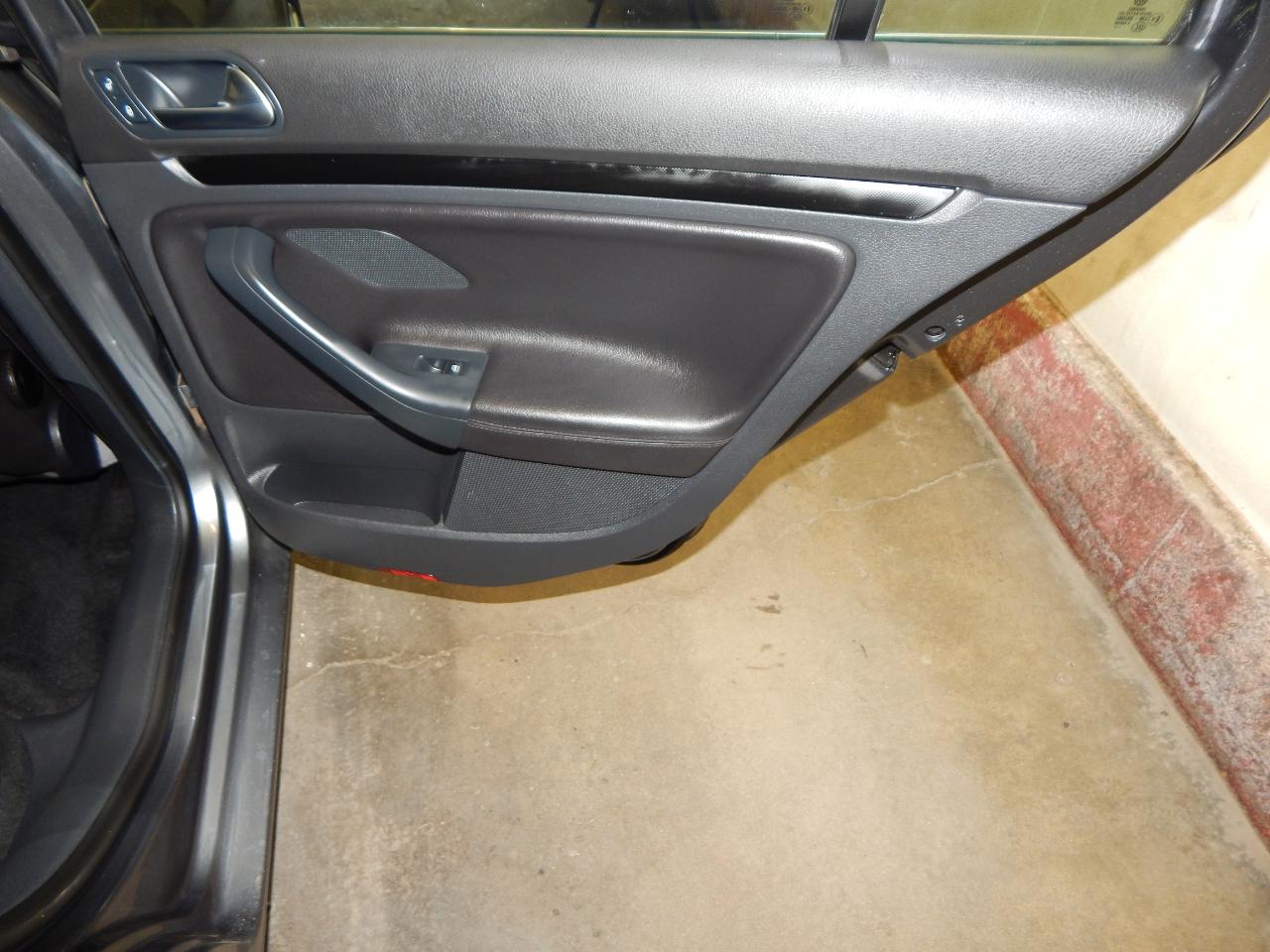 Volkswagen Jetta SportWagen 4dr DSG TDI 2011