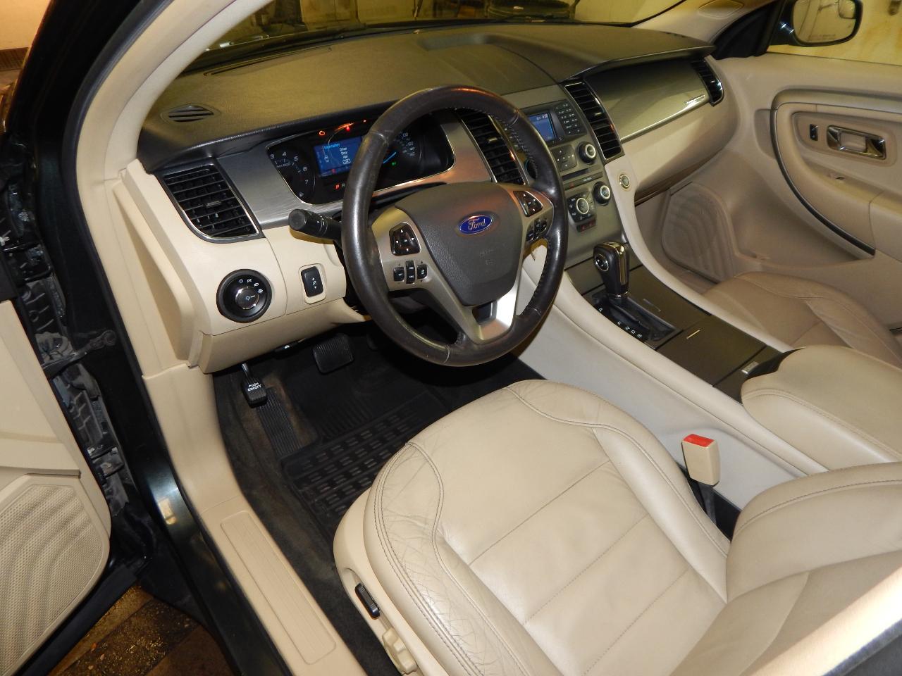 Ford Taurus 4dr Sdn SEL FWD 2016