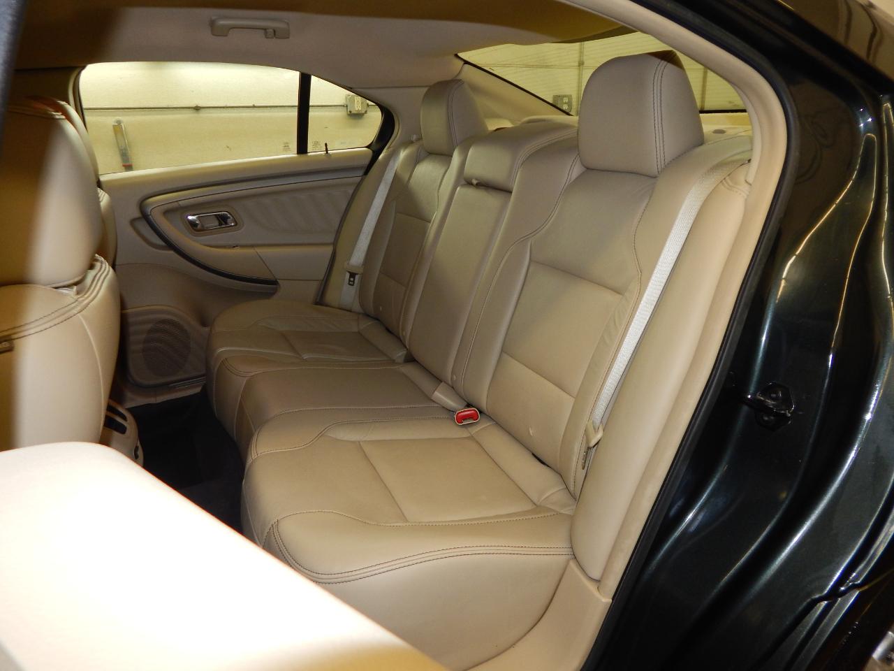 Ford Taurus 4dr Sdn SEL FWD 2016