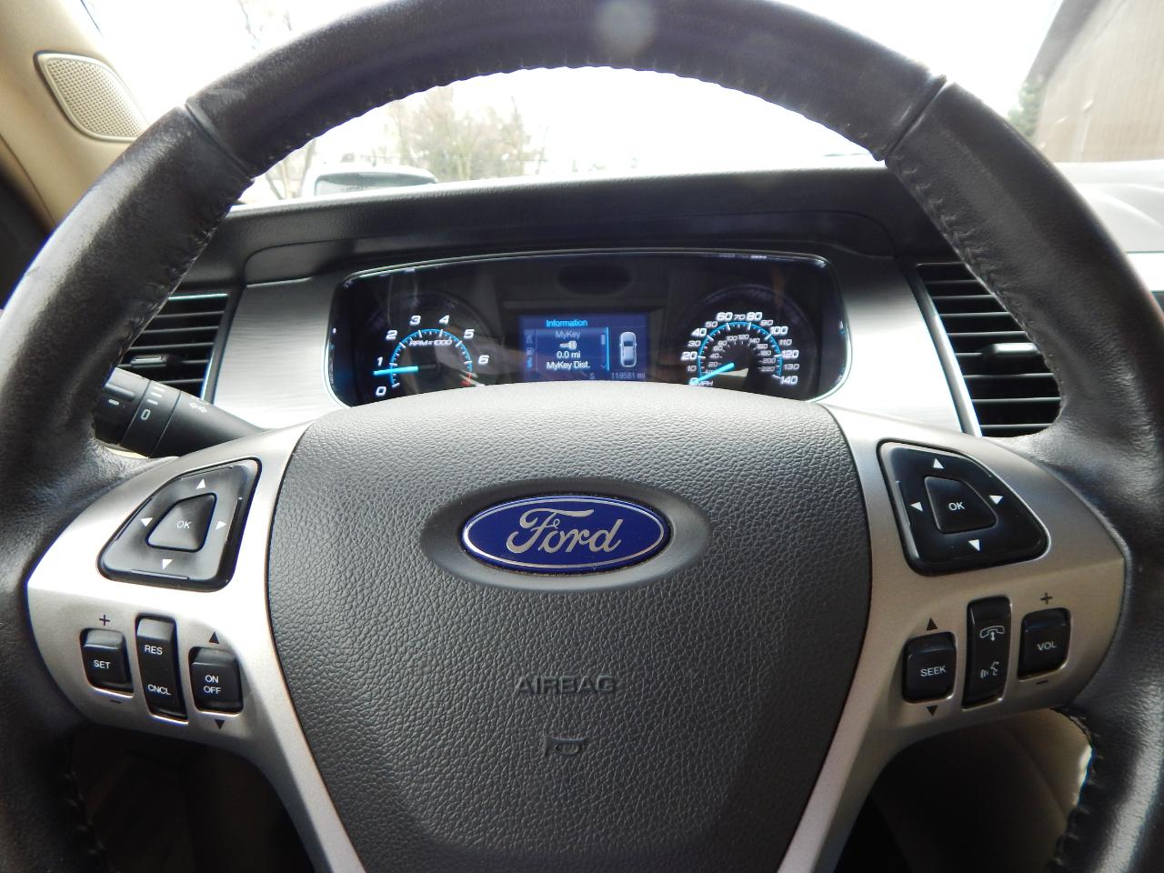 Ford Taurus 4dr Sdn SEL FWD 2016