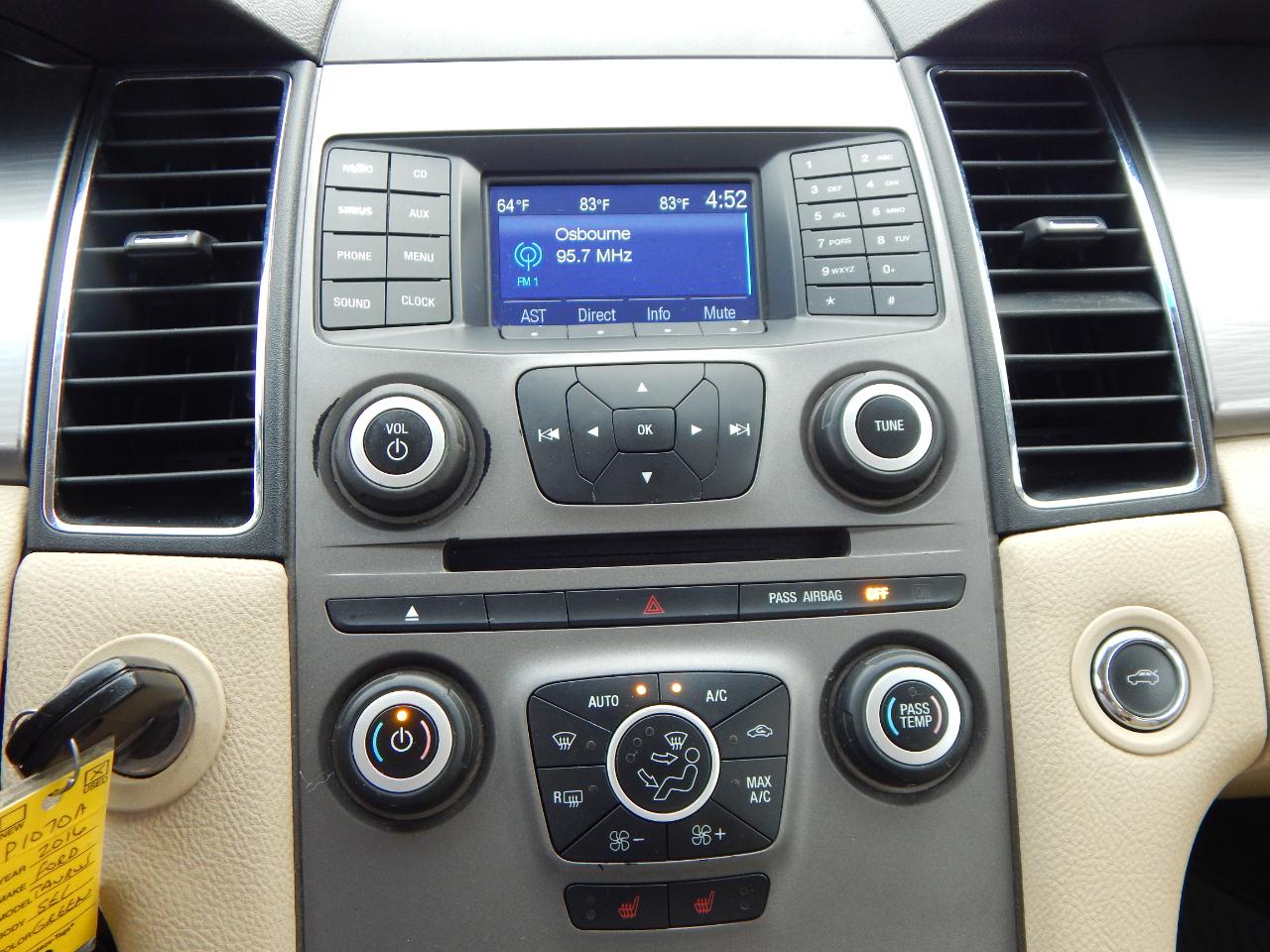 Ford Taurus 4dr Sdn SEL FWD 2016