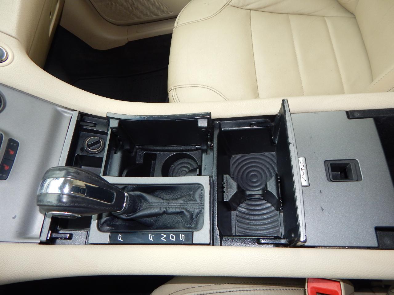 Ford Taurus 4dr Sdn SEL FWD 2016