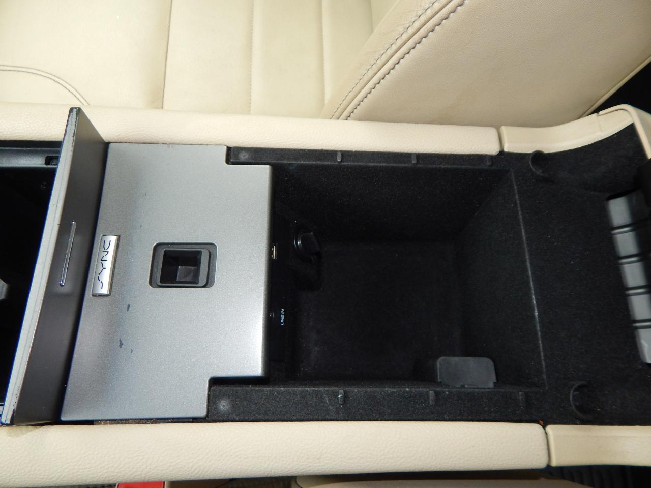 Ford Taurus 4dr Sdn SEL FWD 2016