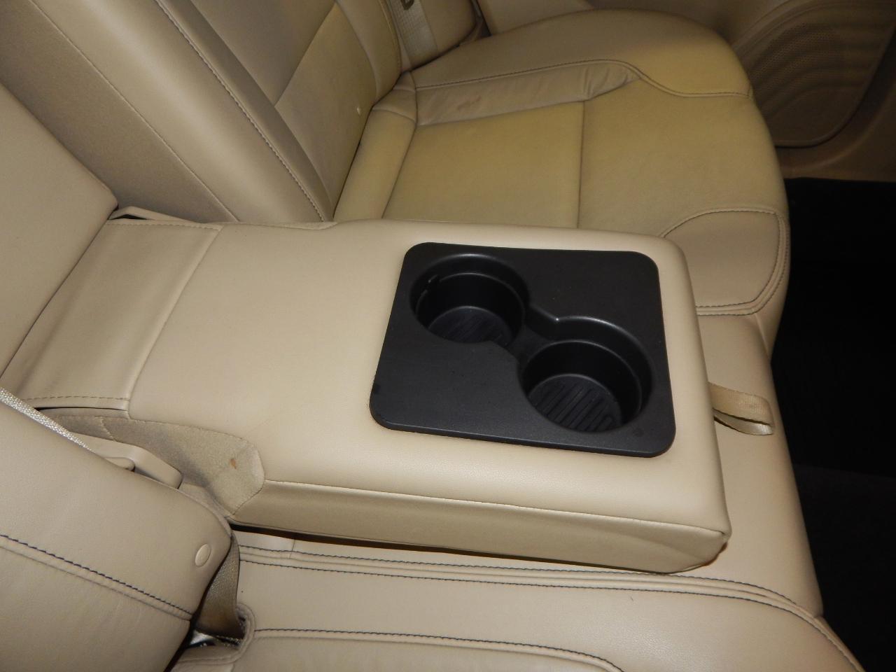 Ford Taurus 4dr Sdn SEL FWD 2016