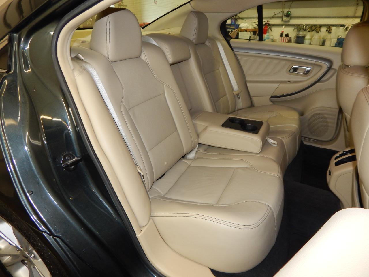 Ford Taurus 4dr Sdn SEL FWD 2016