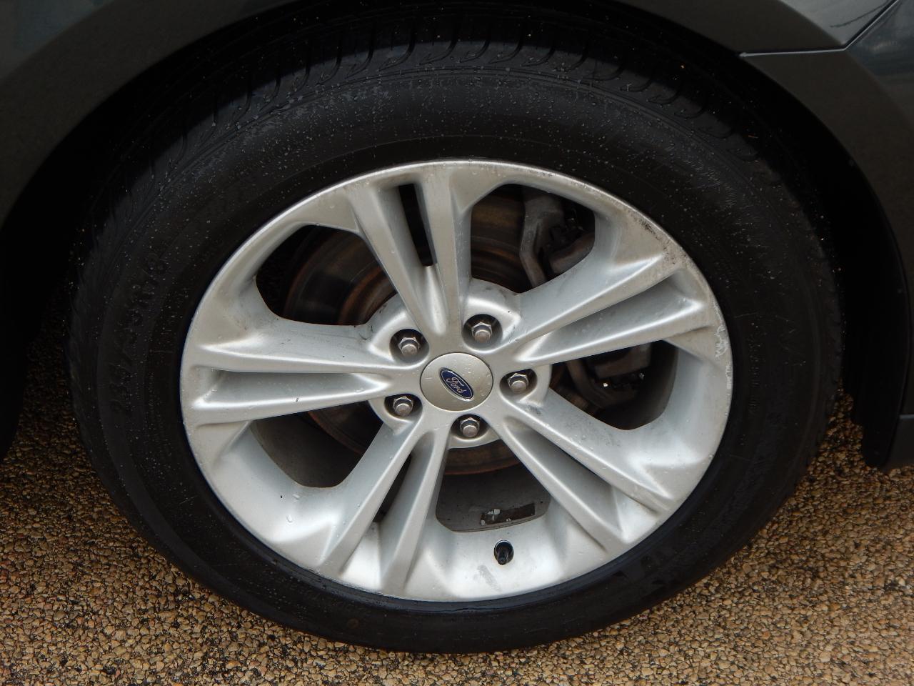 Ford Taurus 4dr Sdn SEL FWD 2016