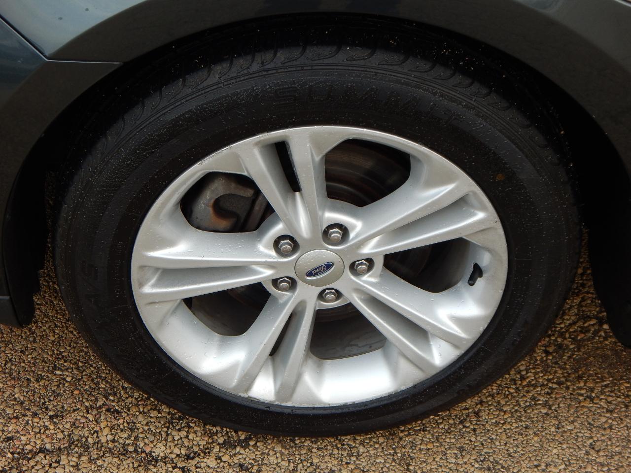 Ford Taurus 4dr Sdn SEL FWD 2016