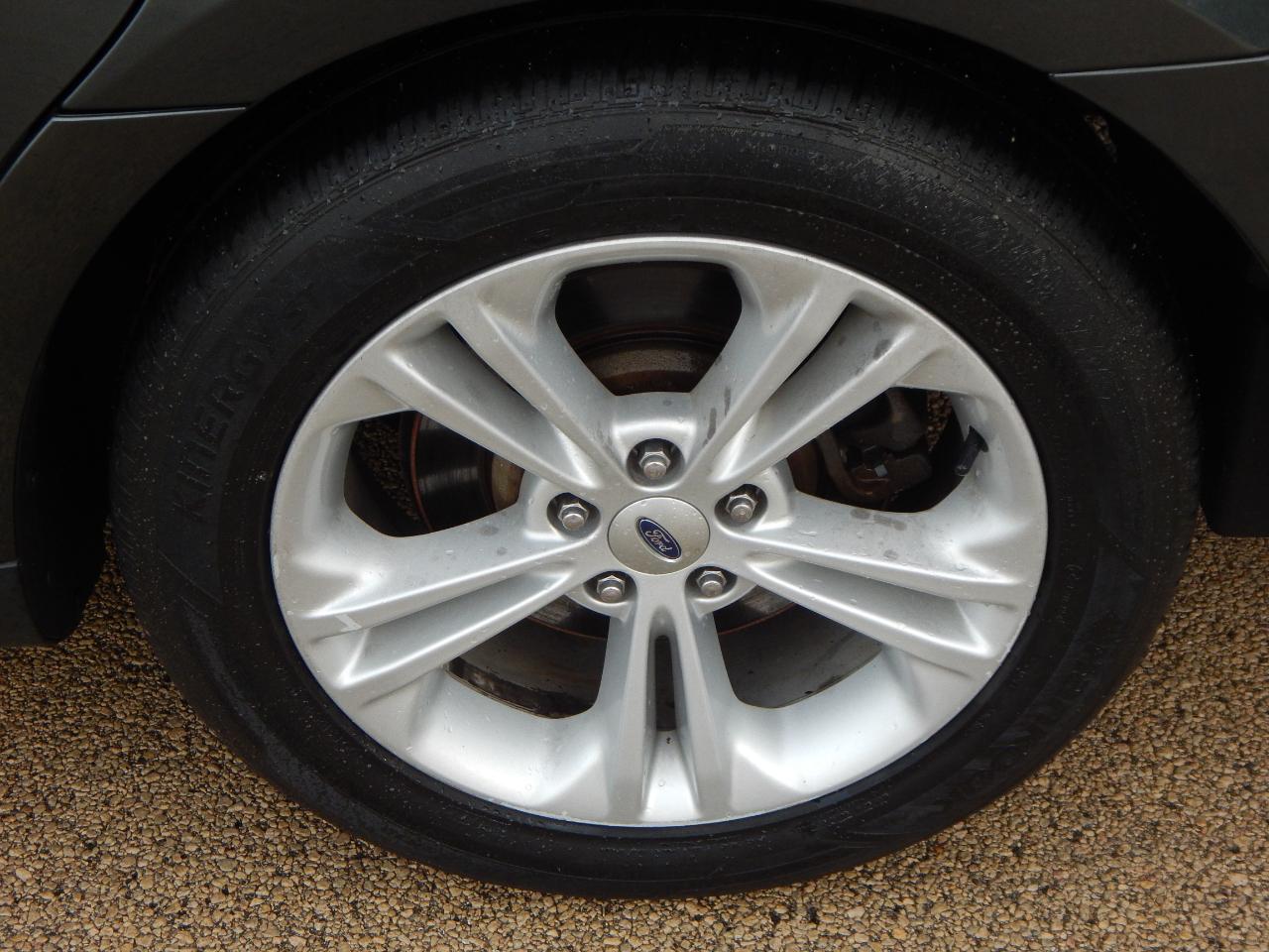 Ford Taurus 4dr Sdn SEL FWD 2016