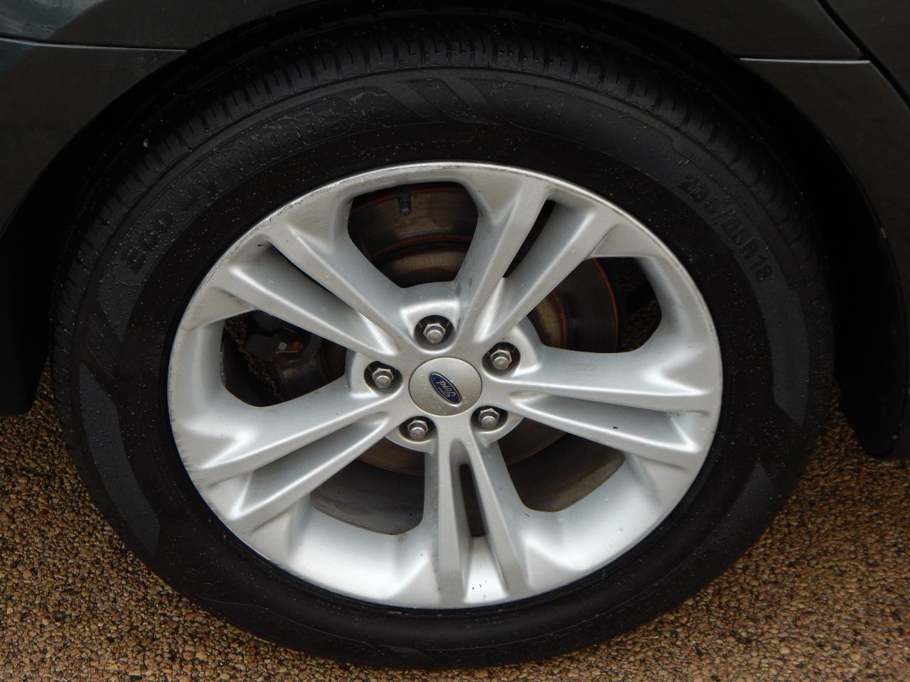 Ford Taurus 4dr Sdn SEL FWD 2016