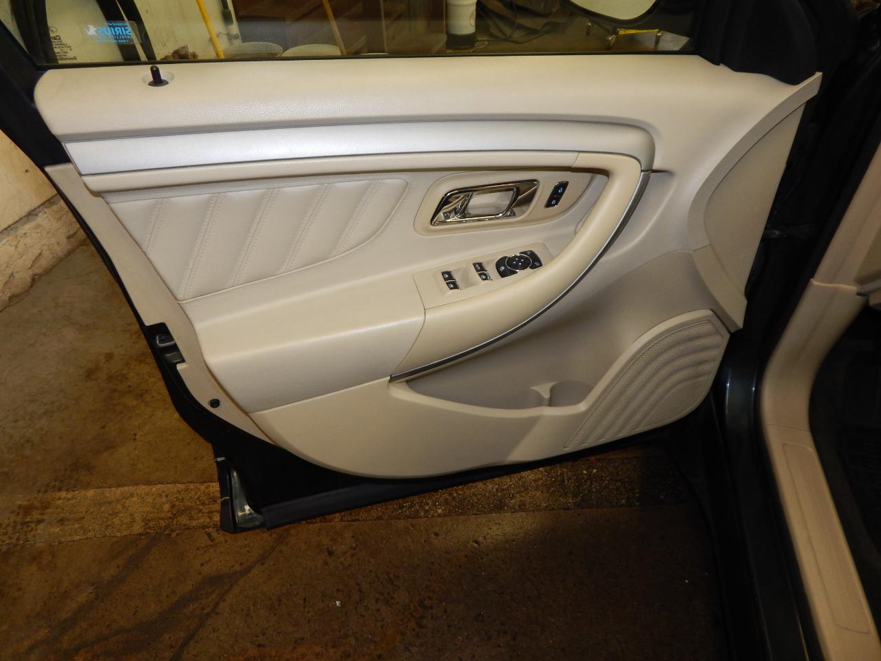 Ford Taurus 4dr Sdn SEL FWD 2016