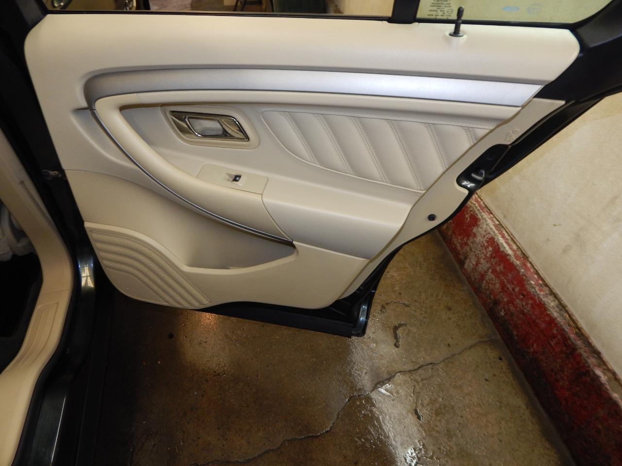 Ford Taurus 4dr Sdn SEL FWD 2016