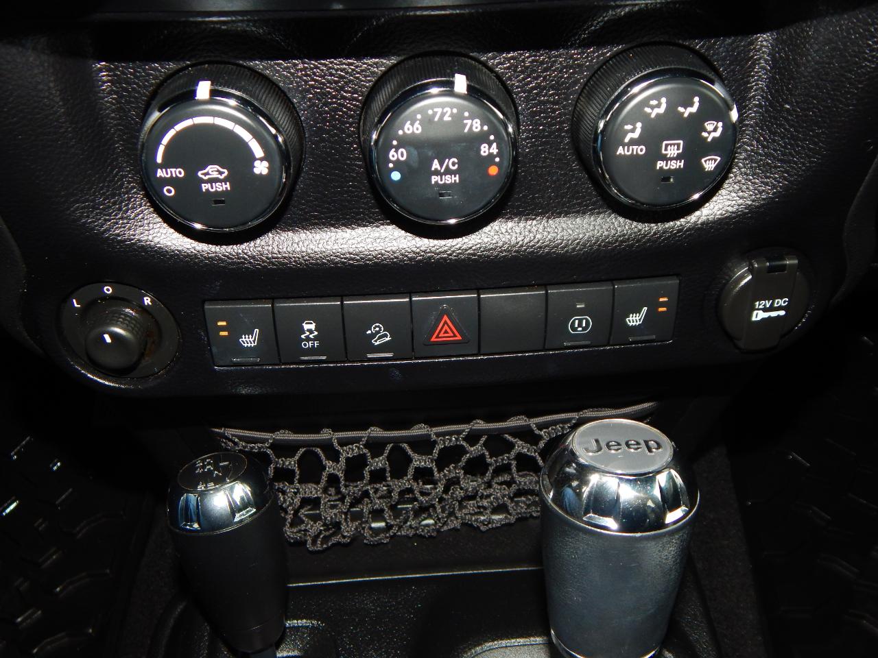 Jeep Wrangler 4WD 2dr Sahara 2013