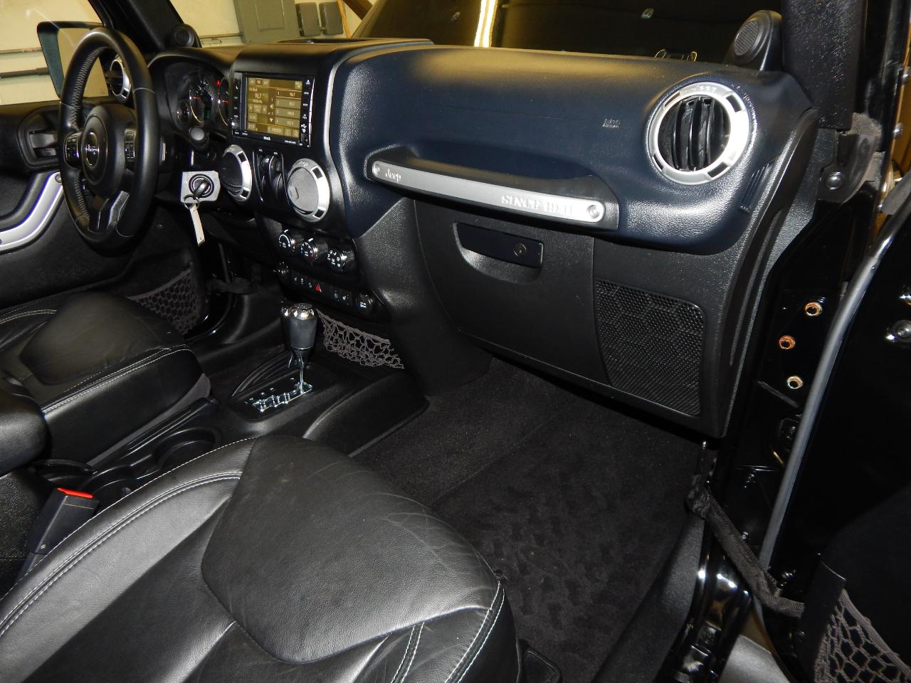 Jeep Wrangler 4WD 2dr Sahara 2013