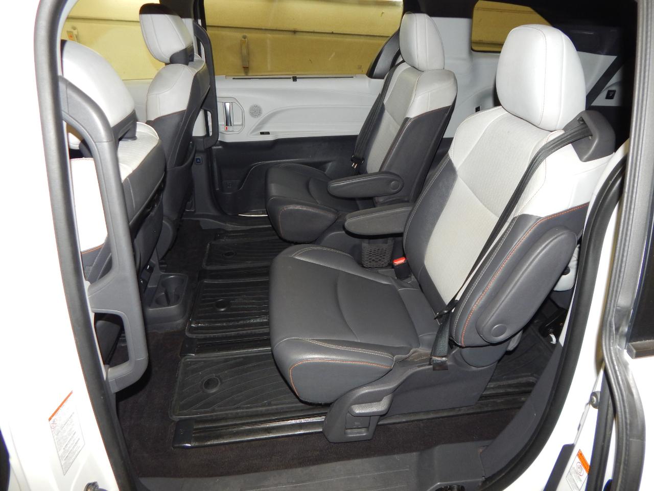 Toyota Sienna XSE AWD 7-Passenger (Natl) 2021