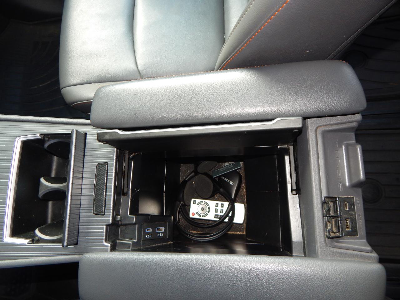 Toyota Sienna XSE AWD 7-Passenger (Natl) 2021