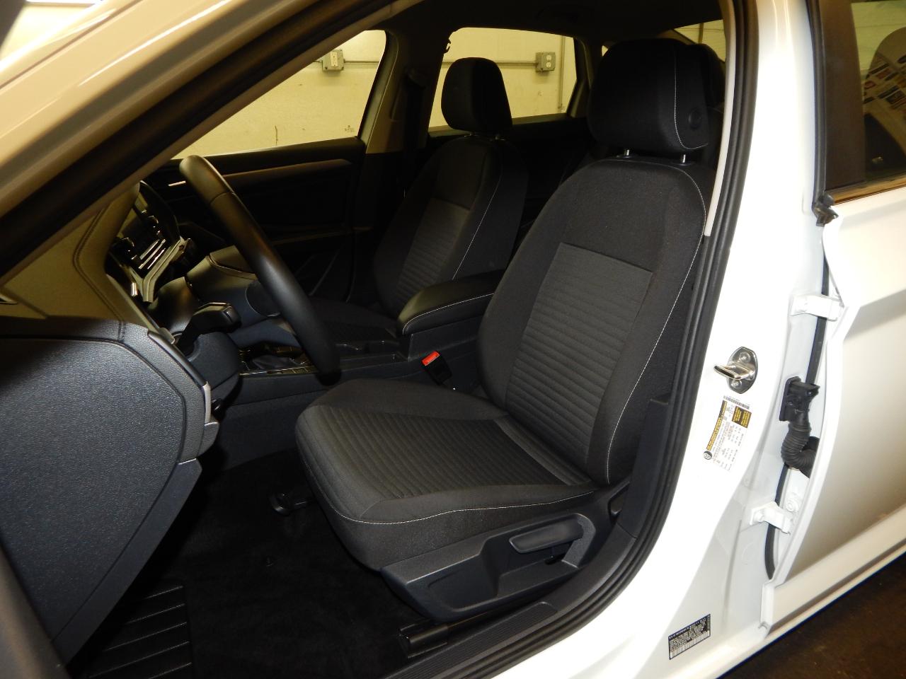 Volkswagen Jetta S Auto 2024