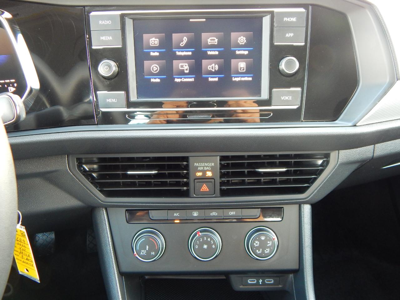 Volkswagen Jetta S Auto 2024