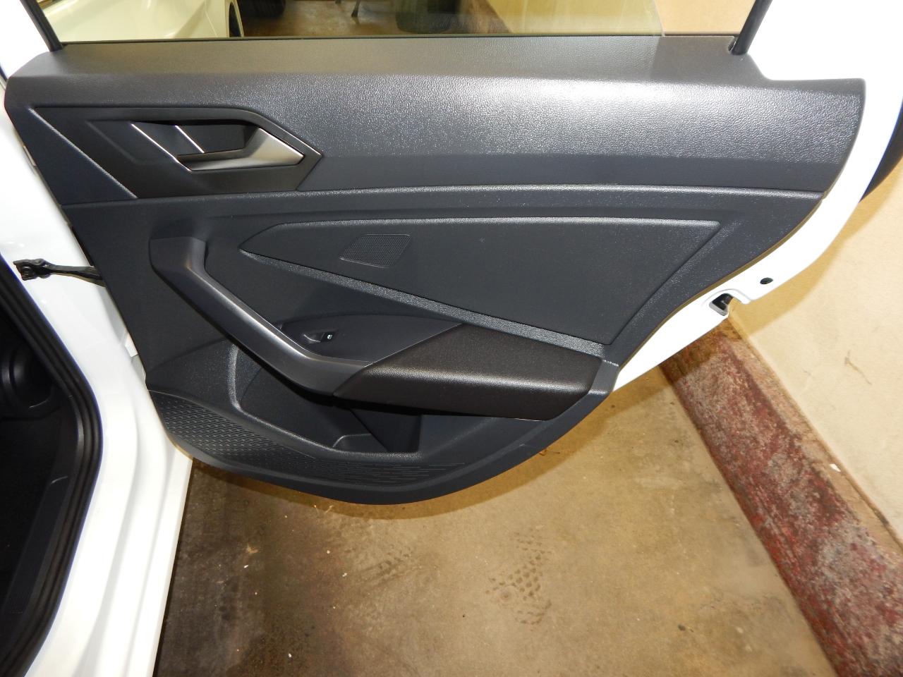 Volkswagen Jetta S Auto 2024