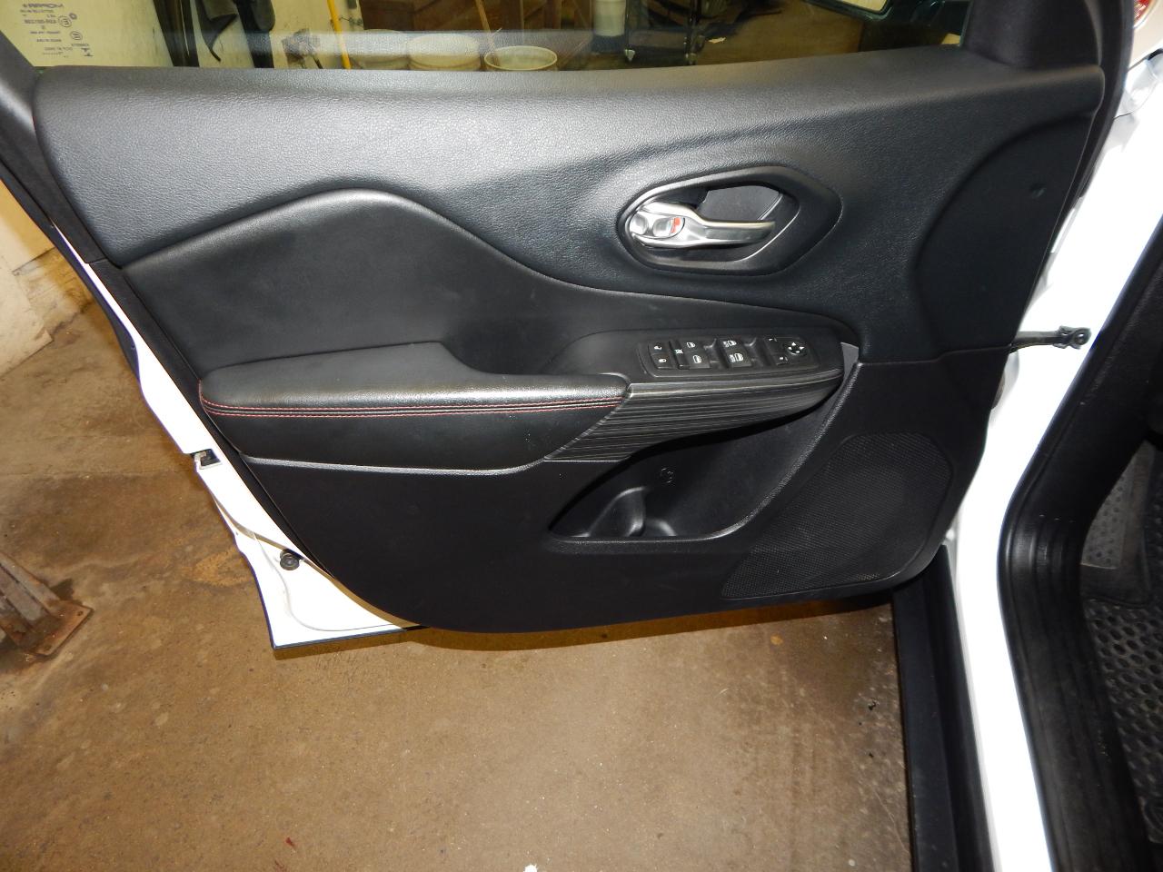 Jeep Cherokee 4WD 4dr Trailhawk 2016