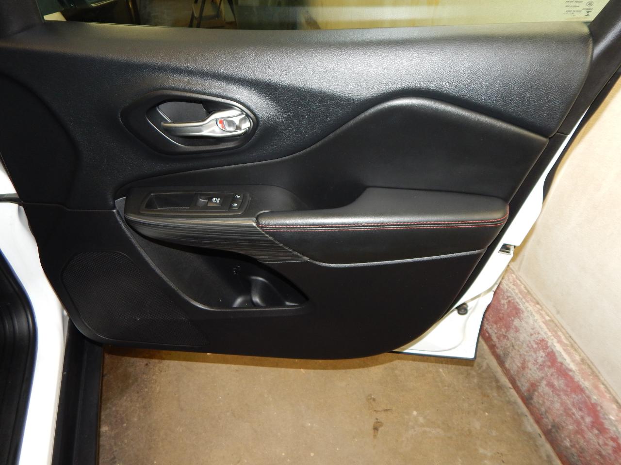 Jeep Cherokee 4WD 4dr Trailhawk 2016