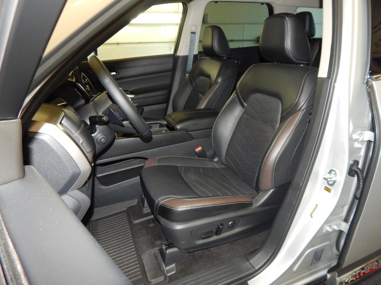 Nissan Pathfinder Platinum 2WD 2024