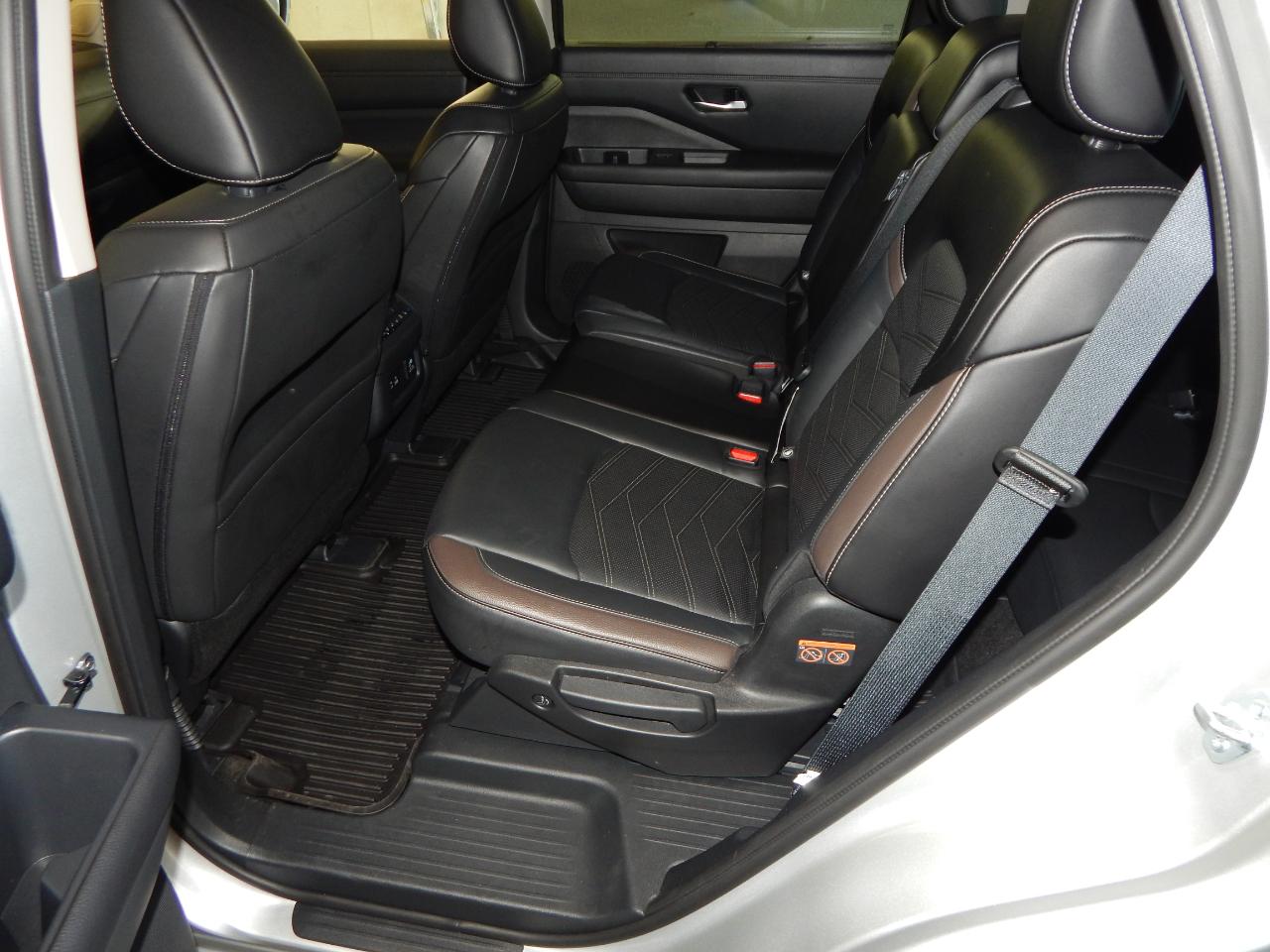 Nissan Pathfinder Platinum 2WD 2024