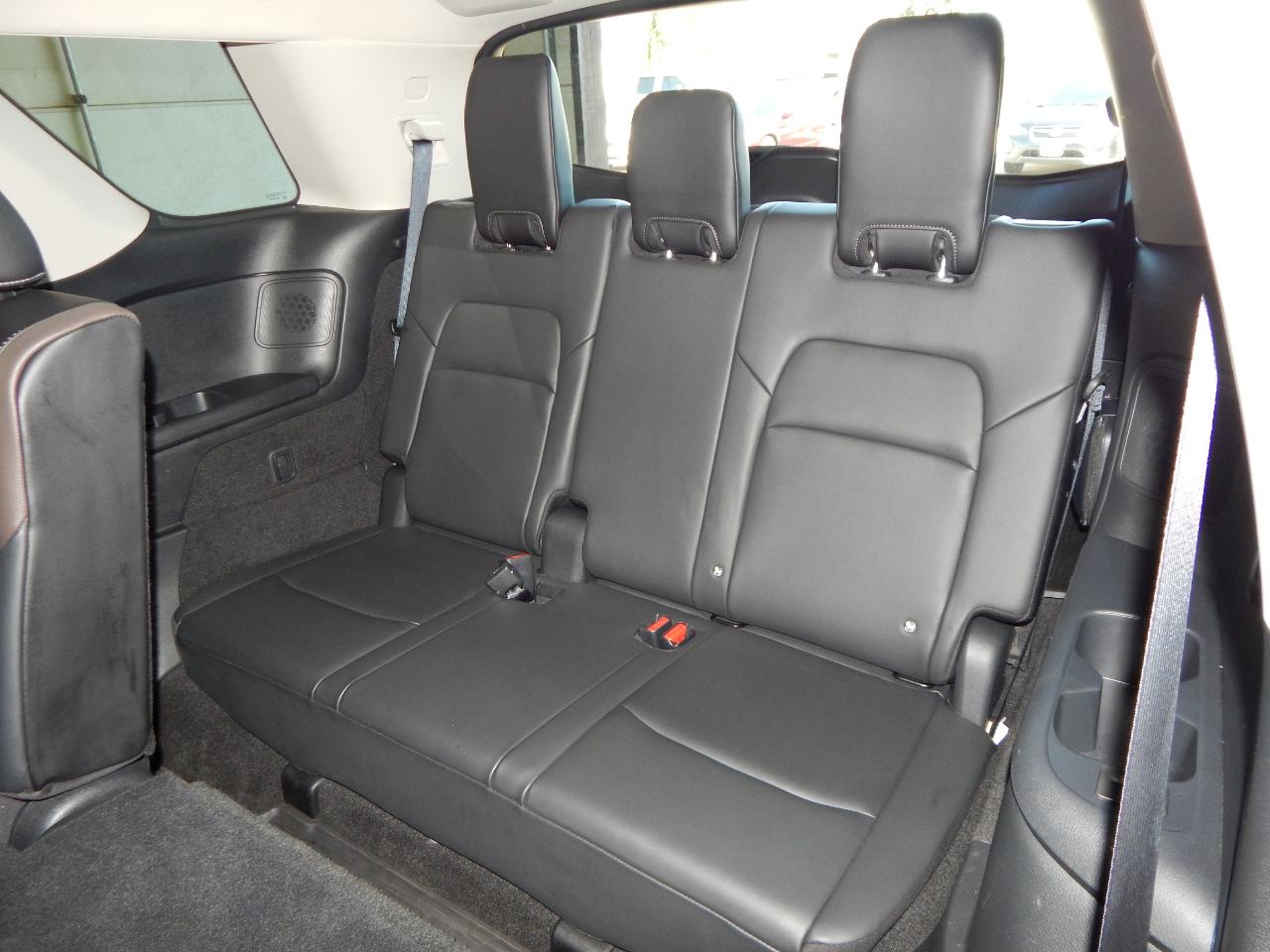 Nissan Pathfinder Platinum 2WD 2024