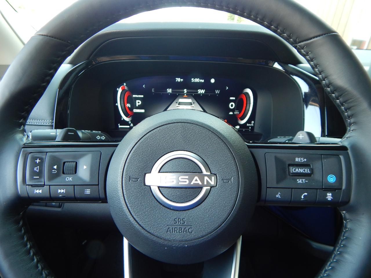 Nissan Pathfinder Platinum 2WD 2024