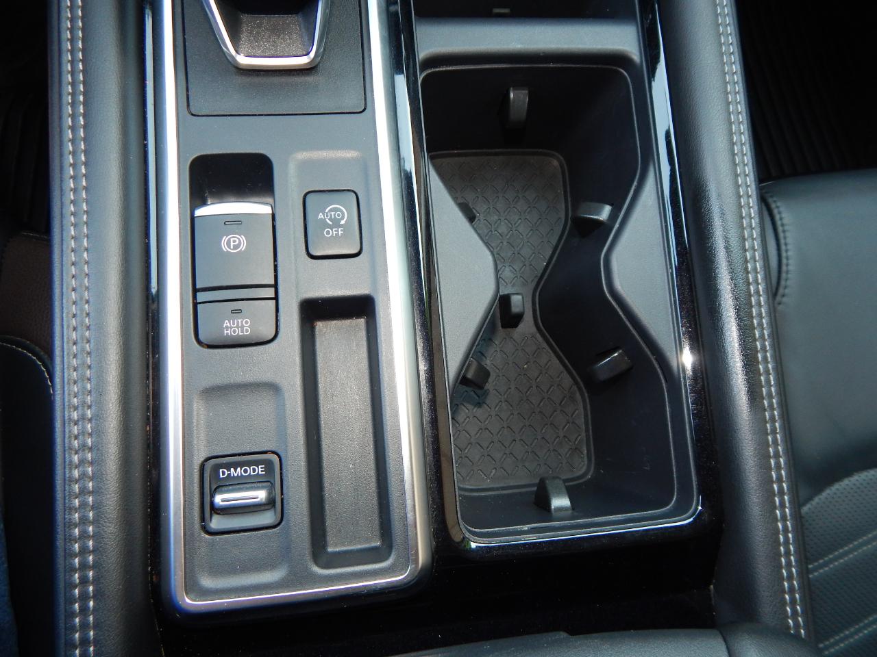 Nissan Pathfinder Platinum 2WD 2024