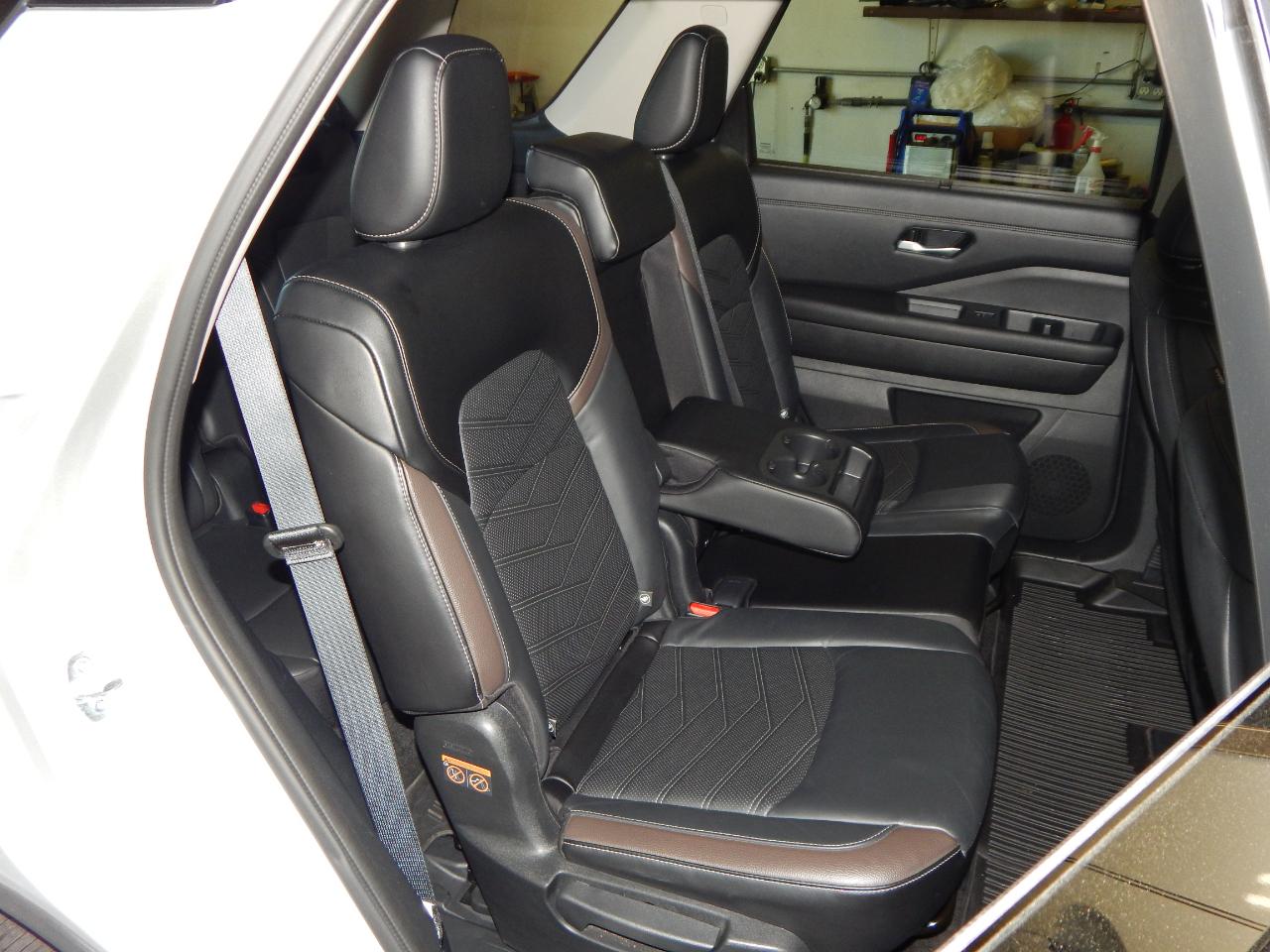 Nissan Pathfinder Platinum 2WD 2024