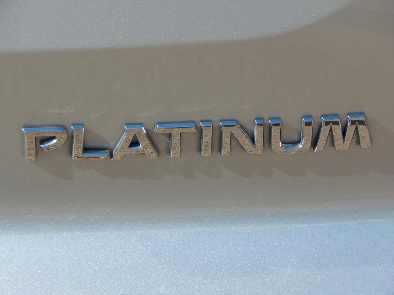 Nissan Pathfinder Platinum 2WD 2024